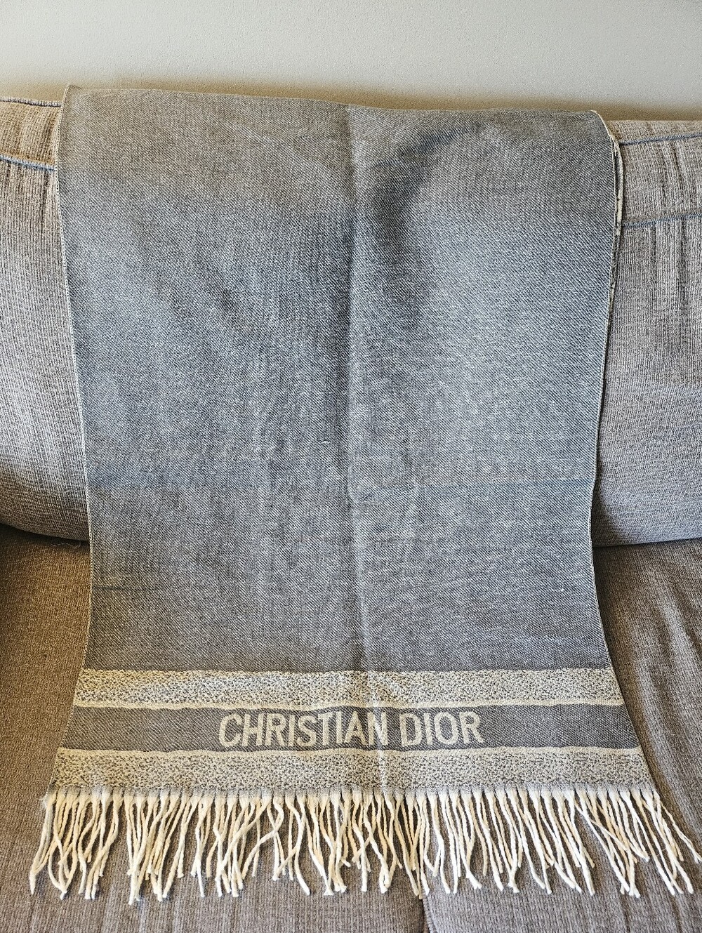 NEW ✨ DIOR ✨🩶 100% Cashmere Reversible Gray Large Fringed Scarf Shawl Wrap 🩶 - Picture 11 of 15